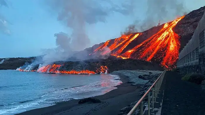 playa canaria queda sepultada bajo lava volcán palma